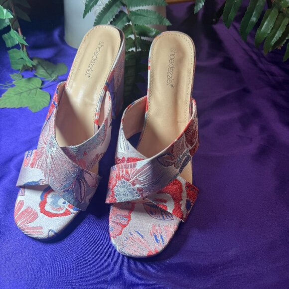 📌JustFab Evetta Gorgeous Floral Design Crisscross Chunky Heel Mule - Worn Once - Picture 1 of 13